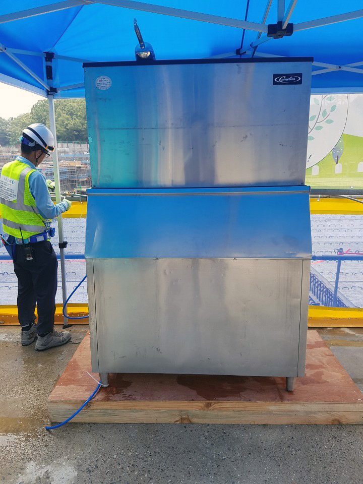 600kg 급 제빙기 설치모습.jpg